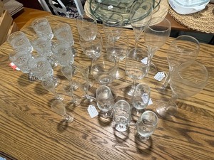 lot 47B image: Assorted Vintage & Modern Glassware Collection