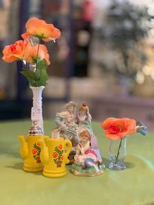 lot 164 image: Decorative Figurines and Miniature Vases Set with Yellow Teapot Shakers