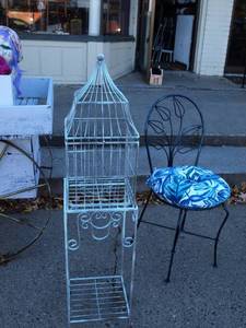 lot 198 image: Tall Decorative Metal Birdcage Shaped Plant Stand