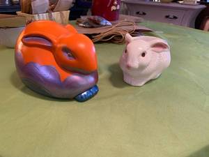 lot 236 image: Set of 2 Decorative Ceramic Rabbit Figurines
