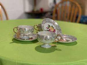 lot 203 image: Set of 3 Porcelain Tea Cups and Saucers with Floral Pattern