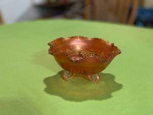 lot 207 image: Set of 2 Vintage Iridescent Candy Dishes