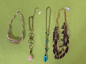 lot 215 image: Lot of 4 Costume Necklaces with Beads and Pendants