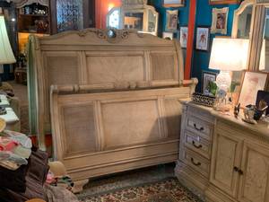 lot 181 image: Vintage Wooden Bed Frame with Decorative Headboard and Footboard