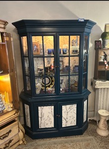 lot 4 image: Handpainted Bold China Cabinet - Contents not included.