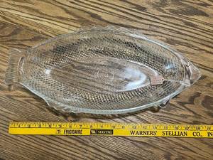 lot 54 image: Glass Fish-Shaped Serving Platter 20 Inch