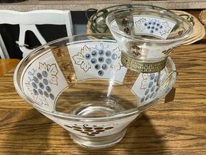 lot 56 image: Mid-Century Glass Chip and Dip Bowl Set with Grape Motif