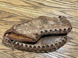 lot 58 image: 1940s-50s Antique Baseball Catchers Mitt