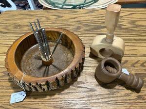 lot 60 image: Vintage Wood Nut Bowl with Set of Crackers and Picks