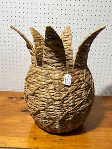 lot 159 image: Large Pineapple-Shaped Woven Straw Basket Planter