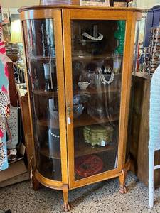 lot 168 image: Antique Curved Glass Oak China Cabinet with Paw Feet - Contents not included