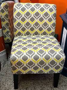 lot 174E image: Accent Chair with Gray, Yellow, and White Pattern Upholstery