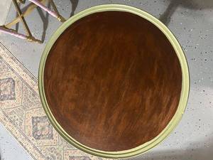lot 7 image: Vintage-Style Round Pedestal Table with Green Base