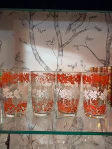 lot 19 image: Set of 4 Vintage Floral Pattern Drinking Glasses