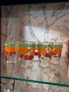 lot 20 image: Set of 6 Vintage Fruit Motif Glass Tumblers