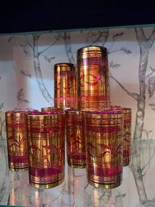 lot 22 image: Set of 13 Moroccan Style Gold & Pink Drinking Glasses