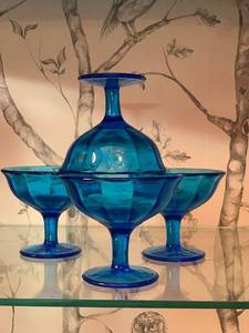lot 29 image: Set of 4 Blue Glass Sherbet Dessert Dishes