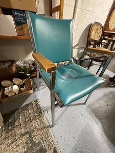 lot 71 image: Vintage Teal Chair with Chrome Legs and Wooden Armrests