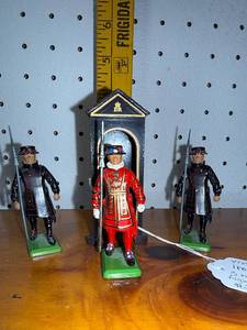 lot 116 image: Vintage Cast Iron Guard Figurines with Tower Set