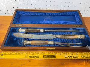 lot 123 image: Vintage Taylors Witness Sheffield Carving Set in Case