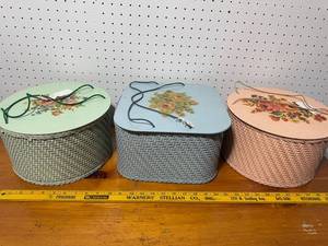 lot 136 image: Set of 3 Vintage Decorative Wicker Sewing Baskets with Floral Lids
