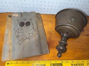 lot 146 image: Rustic Owl Wooden Wall Art & Decorative Wall Sconce Set