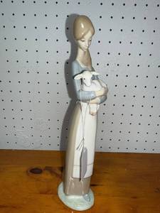 lot 147 image: Lladro Porcelain Figurine - Girl Holding Lamb - 12 Handmade in Spain