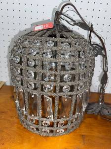 lot 150 image: Elegant Crystal Pendant Light with Decorative Chain