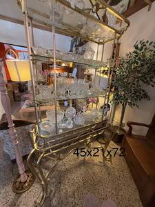 lot 171 image: Vintage Brass & Glass Display Shelf - - Contents not included