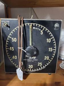 lot 10E image: Vintage GraLab Model 168 Darkroom Timer by Dimco-Gray Company