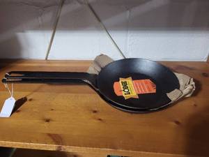 lot 19E image: Set of 2 Lodge Seasoned Steel 8 Inch Skillets