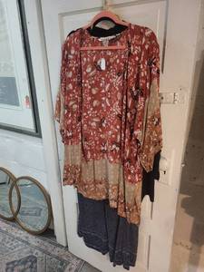 lot 20R image: Womens Clothing Lot, 4 Pieces Including Kimonos, Pants, and Tops Assorted Sizes