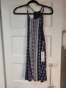 lot 183 image: Set of 4 Womens Dresses Assorted Brands and Styles (Sizes S-M)