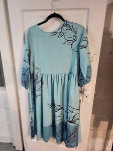 lot 184 image: Set of 3 Womens Plus Size Dresses Assorted Floral Patterns XL and 26