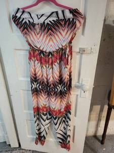 lot 189 image: Lot of 3 Womens Jumpsuits and Romper - Assorted Styles and Sizes