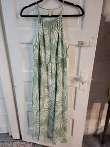 lot 195 image: Set of 3 Womens Dresses Assorted Styles and Prints Size Medium