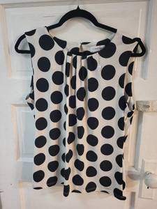 lot 198 image: Lot of 4 Womens Tops and Shorts - Mixed Brands and Sizes