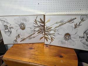 lot 66E image: Set of 2 Floral Canvas Paintings with Gold Accents