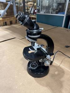 lot 16 image: Carl Zeiss Microscope (586050) UntestedAs Is