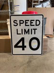 lot 22 image: Speed Street Sign (586080)