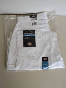 lot 30 image: NEW DICKIES RELAXED FIT UTILITY SHORTS (SZ. 40 W 11 SEAM)