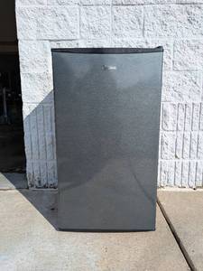 MIDEA REFRIGERATOR 3.3 CU. FT.