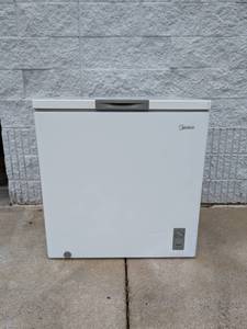 lot 106 image: MIDEA 7.0 CU FT. DEEP FREEZER