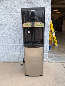 lot 108 image: PRIMO WATER DISPENSER