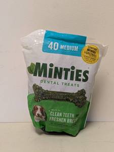 lot 115 image: MINTIES DENTAL TREATS 40 MEDIUM