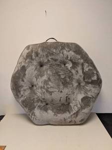 lot 126 image: KIRKLAND SIGNATURE HEX PET BED (TAN)