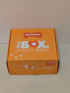 lot 127 image: NYLABONE THE BOX CHEWS BEST (LARGE DOG)