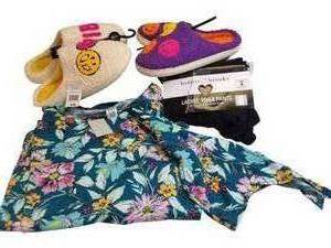 lot 11 image: Relax Lot Bobbie & Brooks Yoga Pants, Slippers and Womens Tunic
