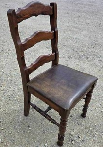 lot 1010 image: Cushioned Wooden Chair