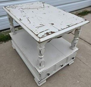 lot 1015 image: Beat-up White Coffee Table with a Drawer in bottom